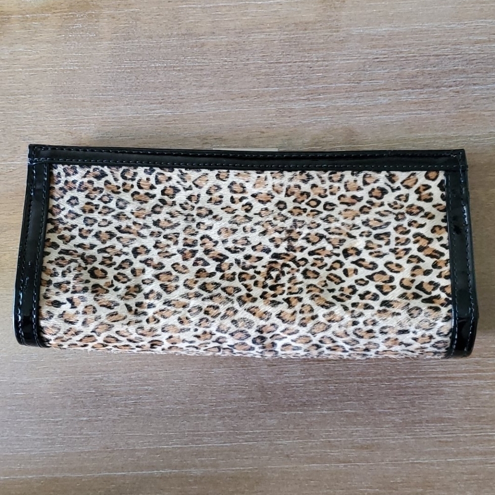 Leopard Print Faux Fur Clutch with chain o… - Picture 8 of 10
